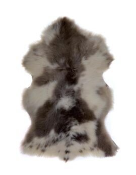 lammskinn med naturliga färgskiftningar